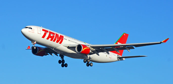 PT-MVL TAM Linhas Aeras Airbus A330-203 plane