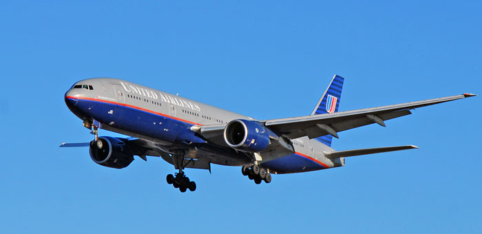 N778UA United Airlines Boeing 777-222/ER plane